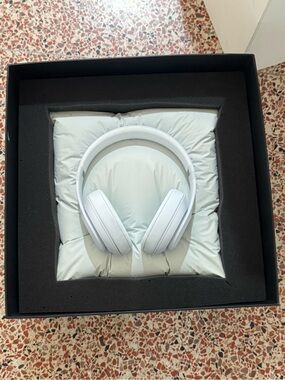 Rare Beats by Dr. Dre Studio x Snarkitecture Headphones White Bluetooth Wireless